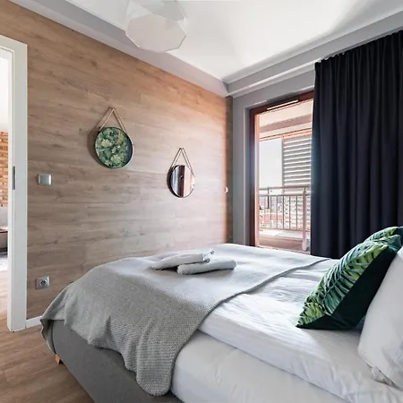 Apartment Chmielna 63 Old Town I River View Balcony I Pool - Comfy *