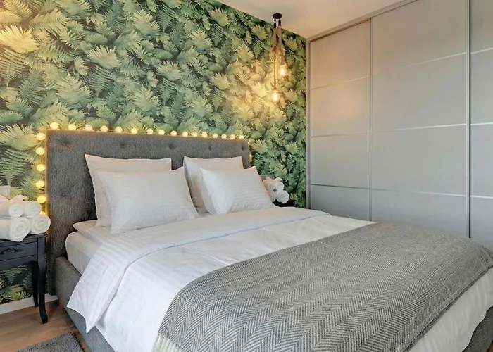 Apartment Chmielna 63 Old Town I River View Balcony I Pool - Comfy